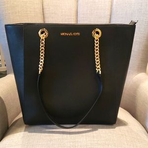 ❤2HR SALE❤MK tote